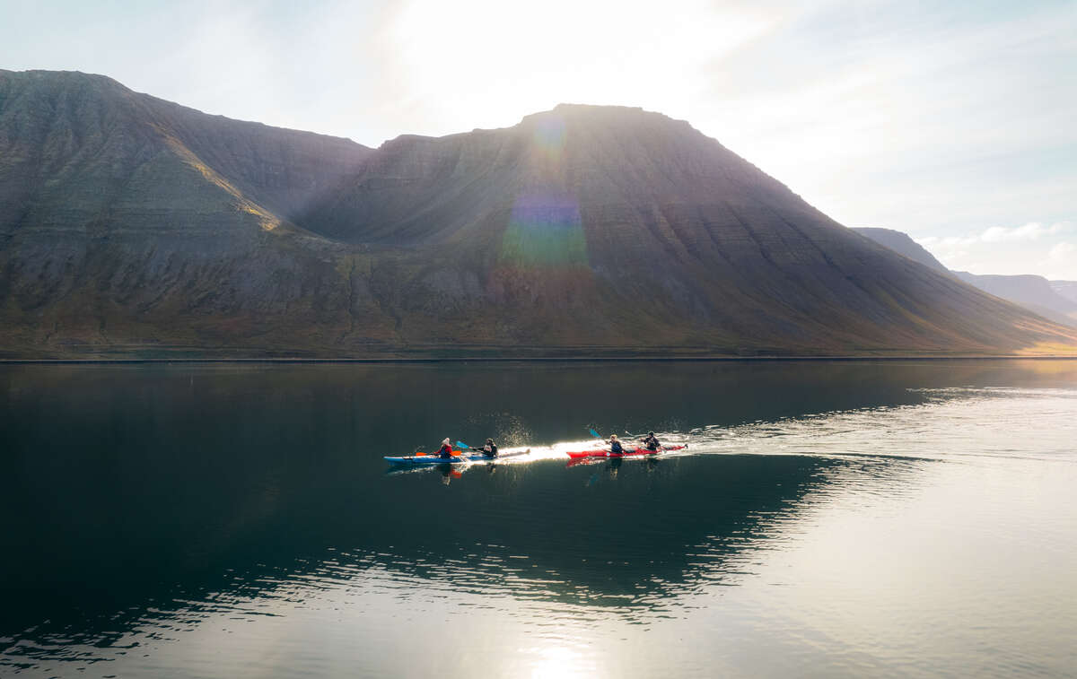 Kayak dans les fjords de l'Ouest en Islande