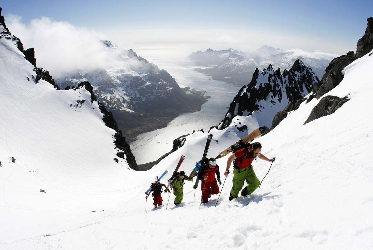Un groupe de skieurs en Norvège