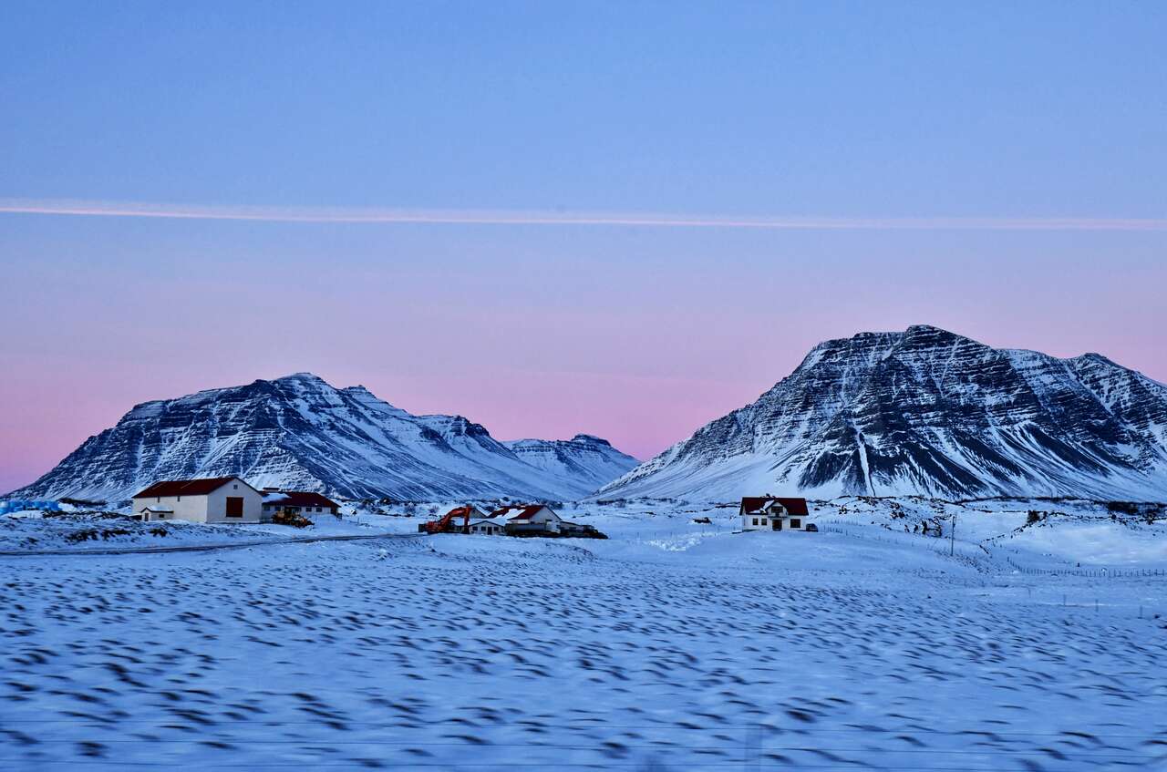 Campagne islandaise sous la neige