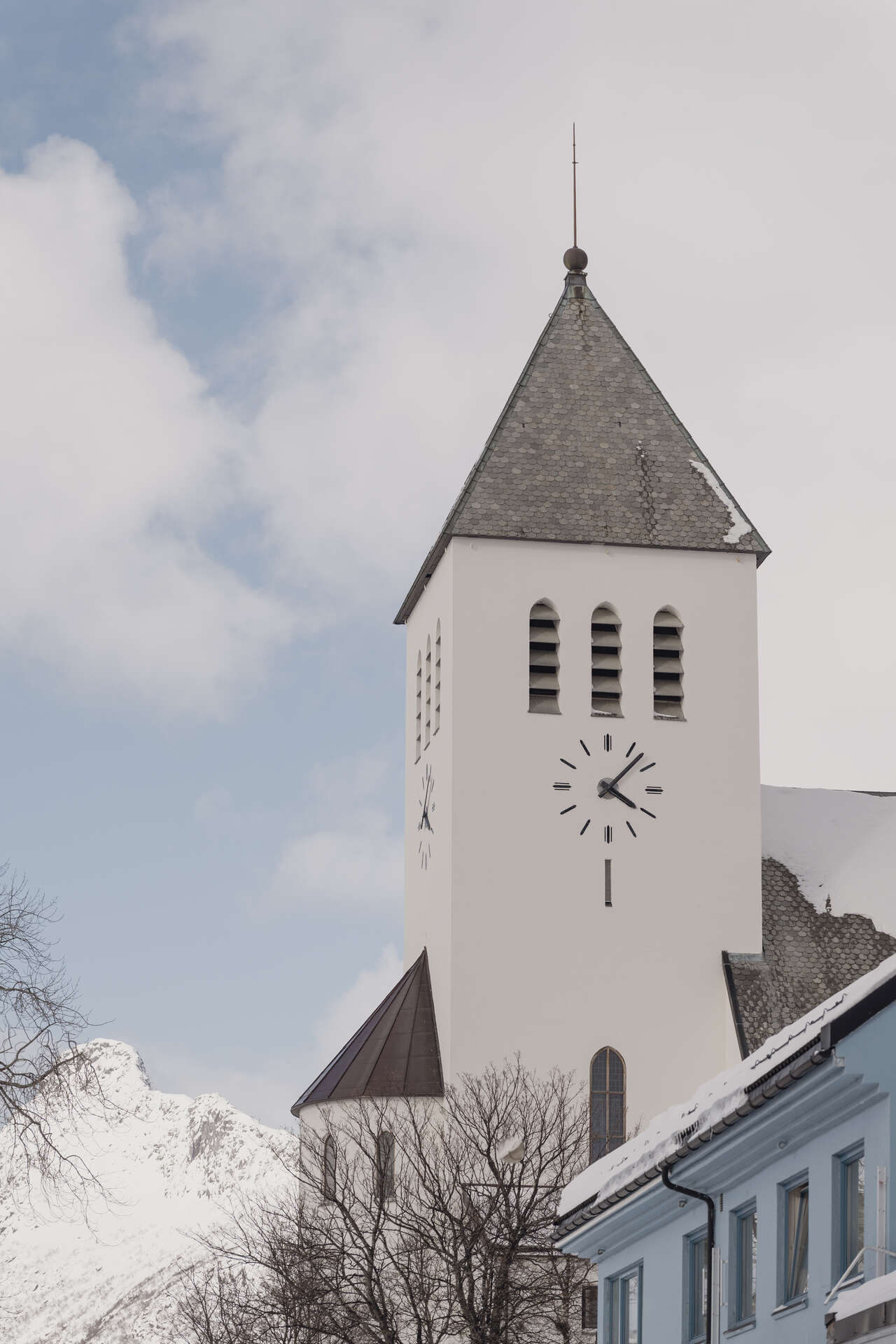 Eglise de Svolvaer en hiver