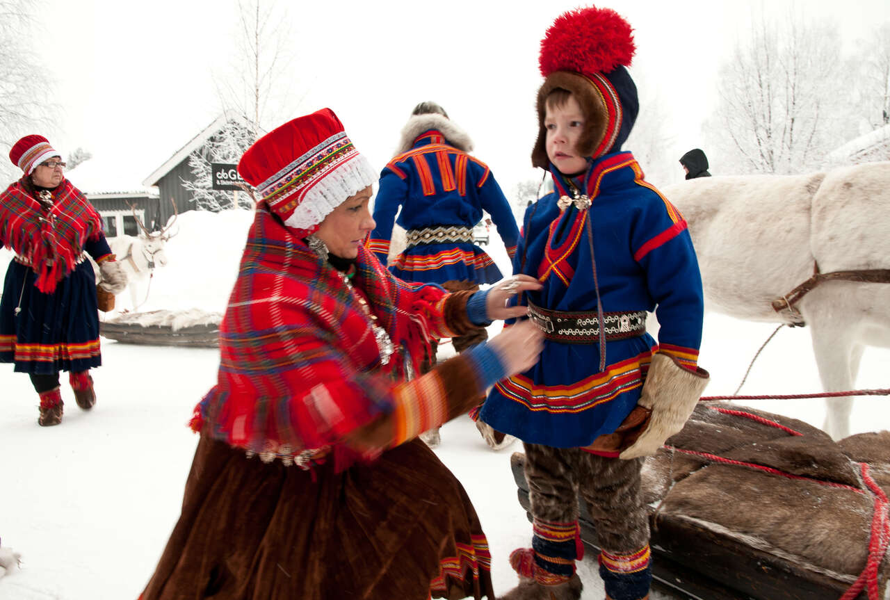 Habits traditionnels sames en Suède