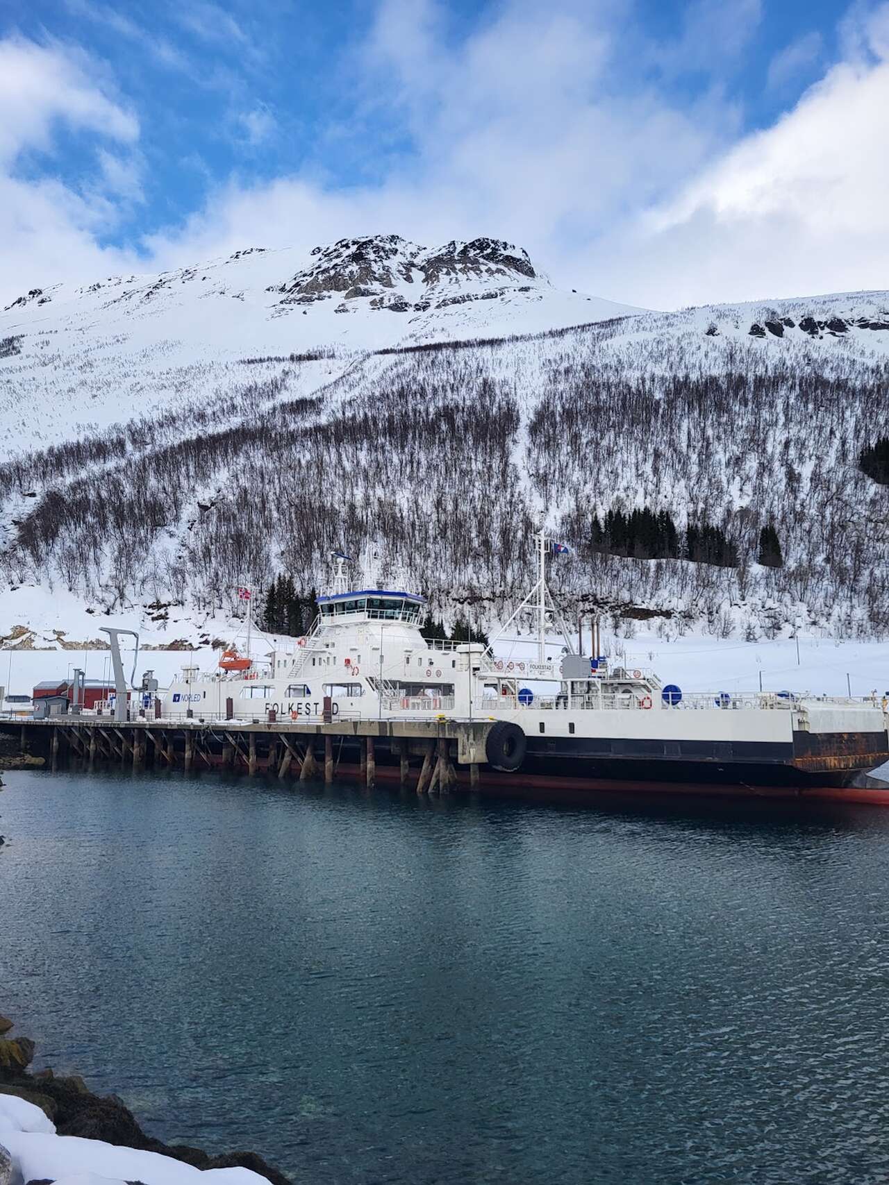 Norvège  ferry alpes de Lyngen  Breivikedet Svenby