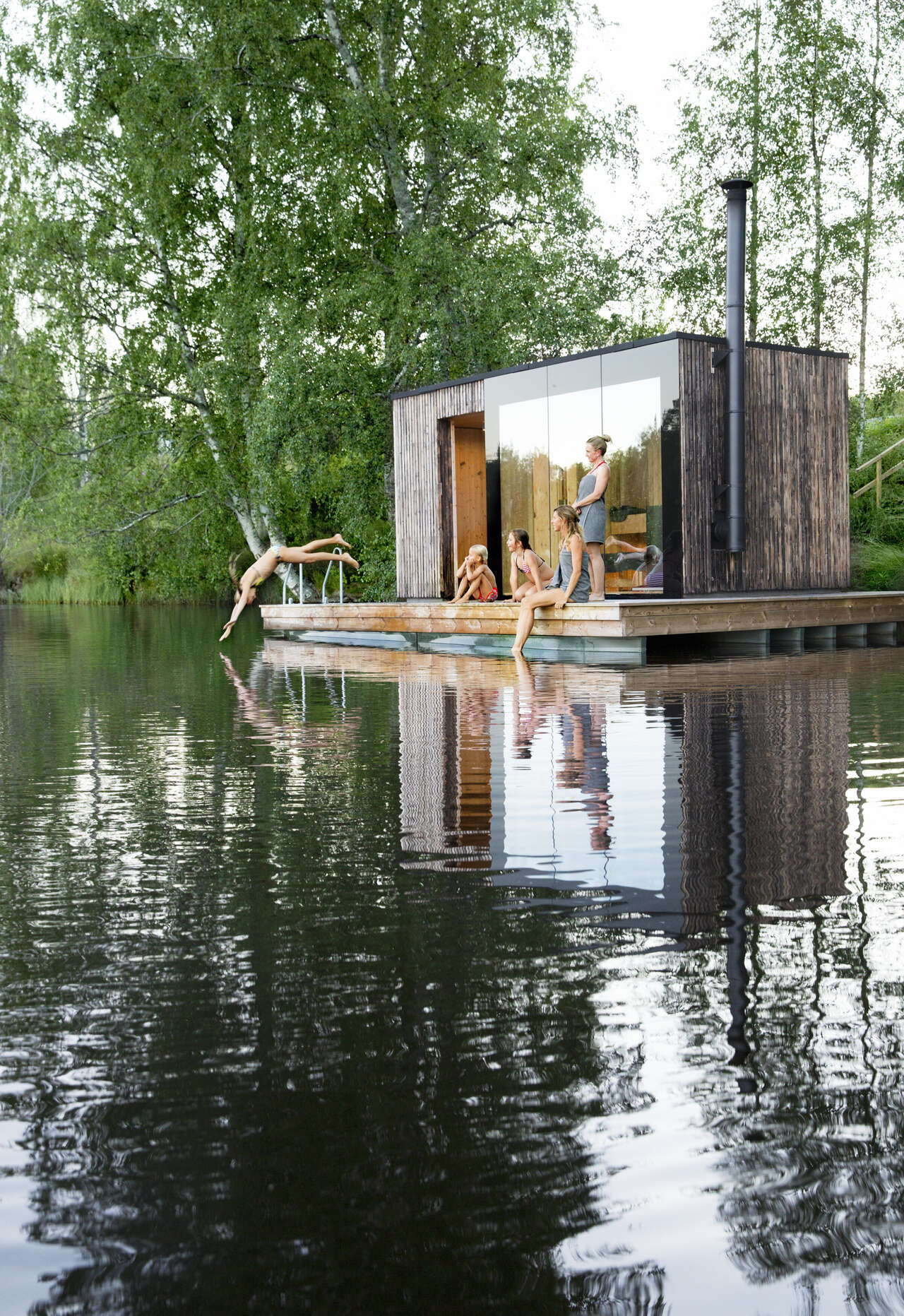 Sauna flottant et baignade en Suède