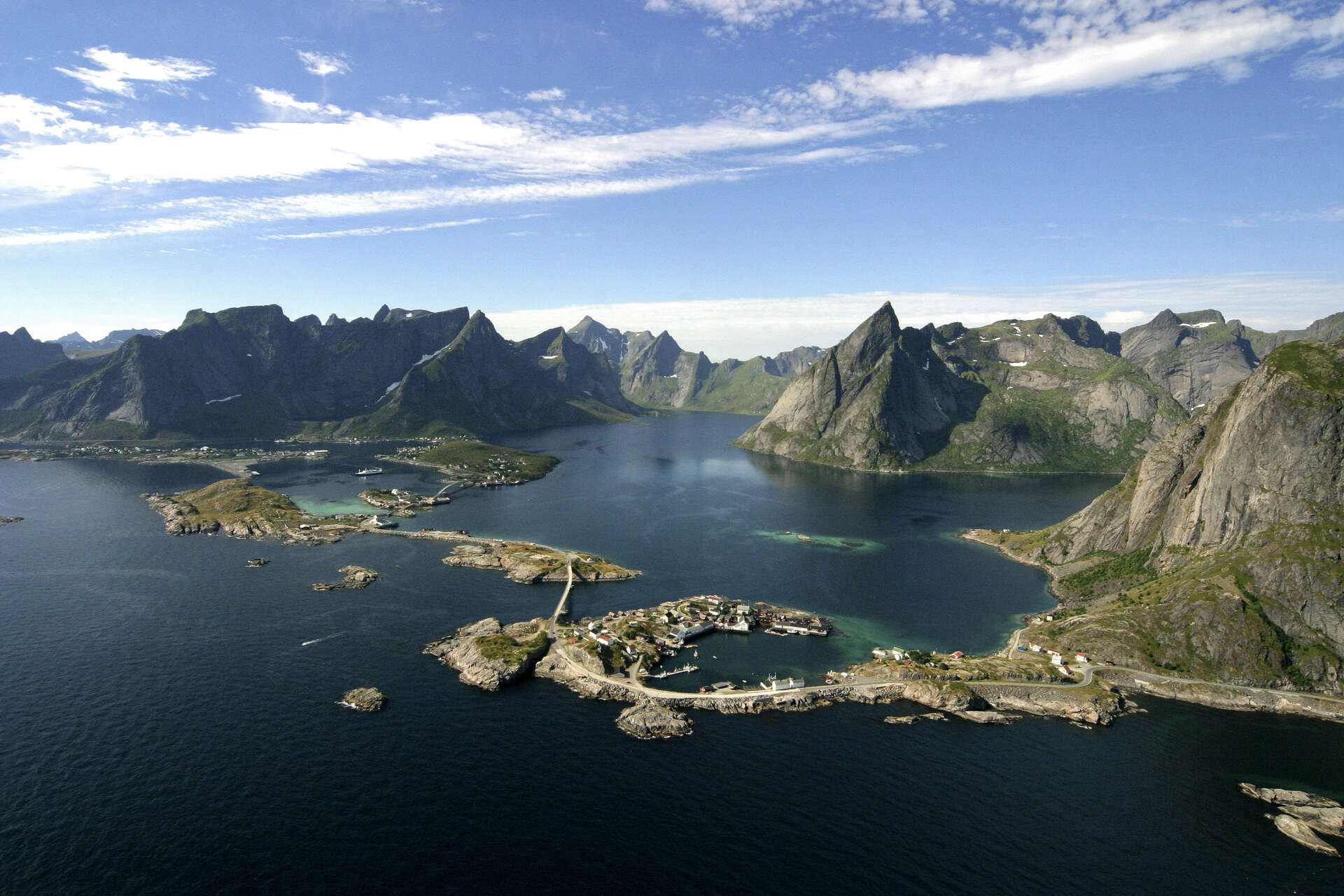 Magnifique vue aérienne de l'île d'Hamnoy