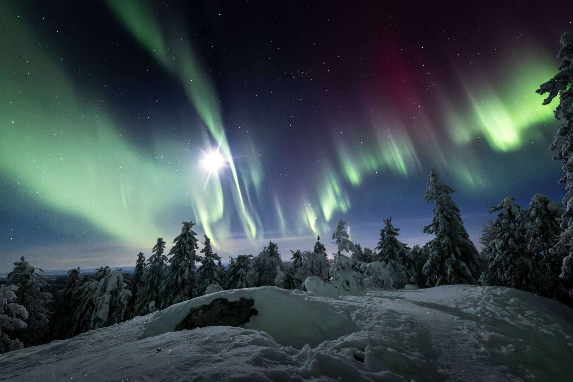 Pleine Lune et aurores boréales en Finlande